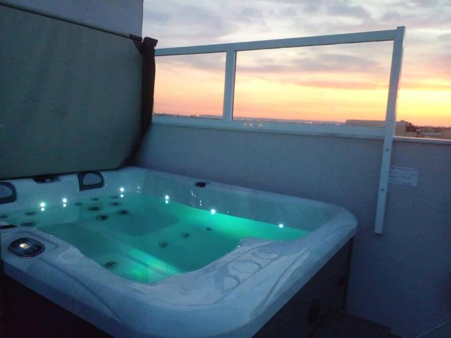 شقة Sea View Duplex Penthouse - Mive